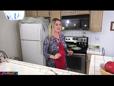 ❤️ Madrastra ordeñándole en la cocina antes de su cita Super sexo en es.porn-mate.ru ❌️